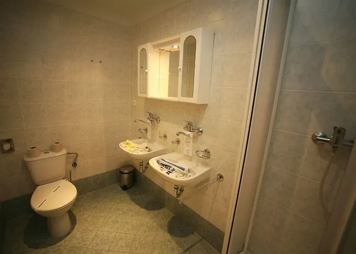 Отель Astoria 3*